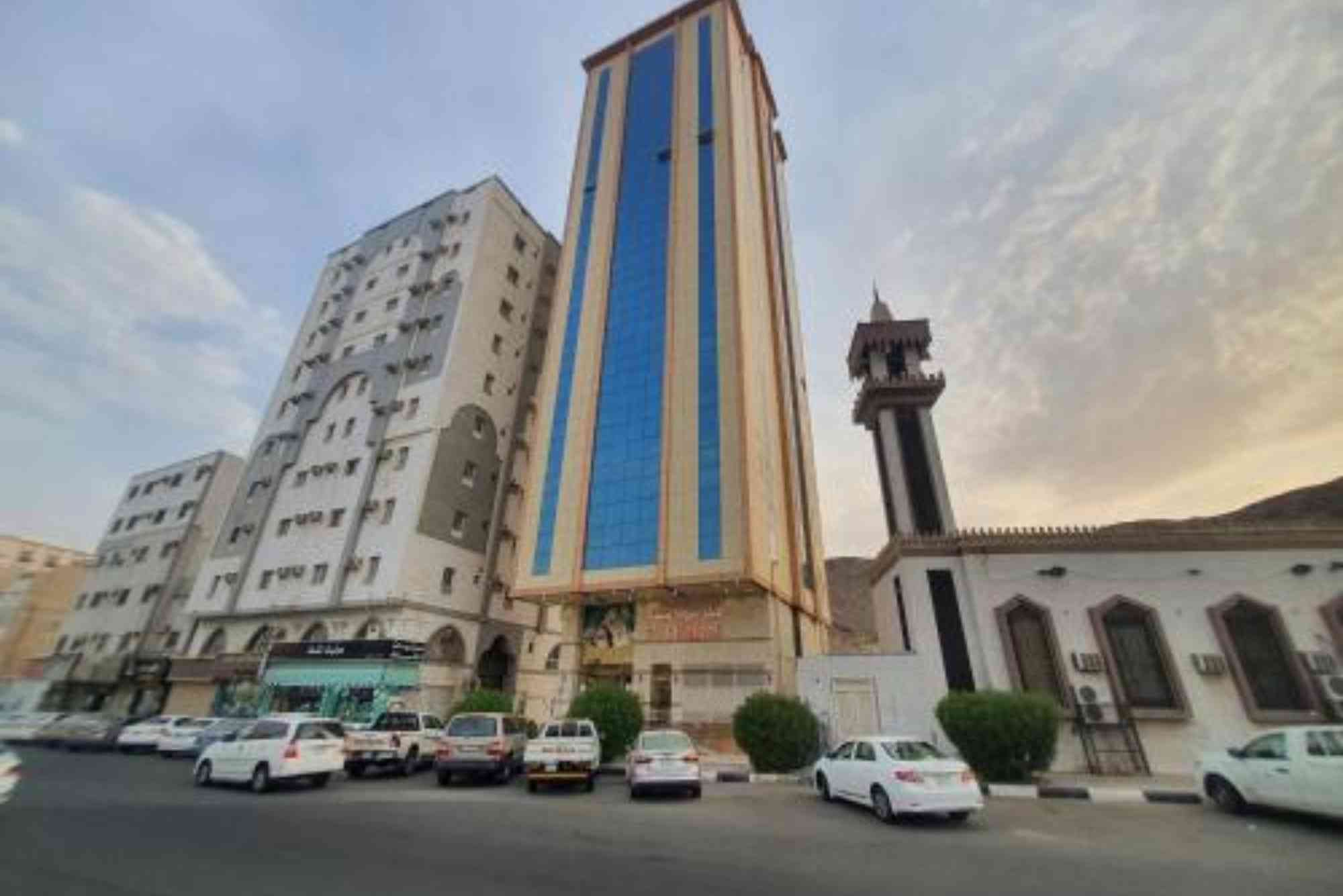 مواقف فندق الشهداء