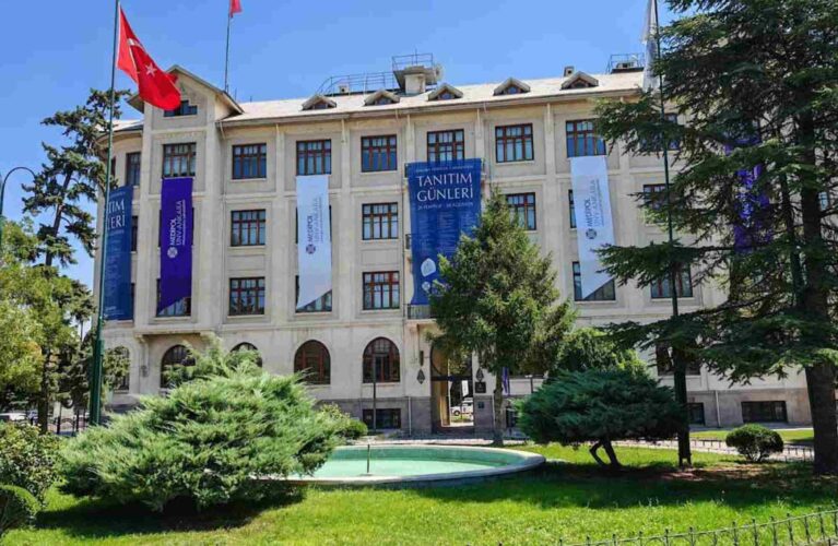 كيف أسجل في برامج البكالوريوس في ميديبول؟