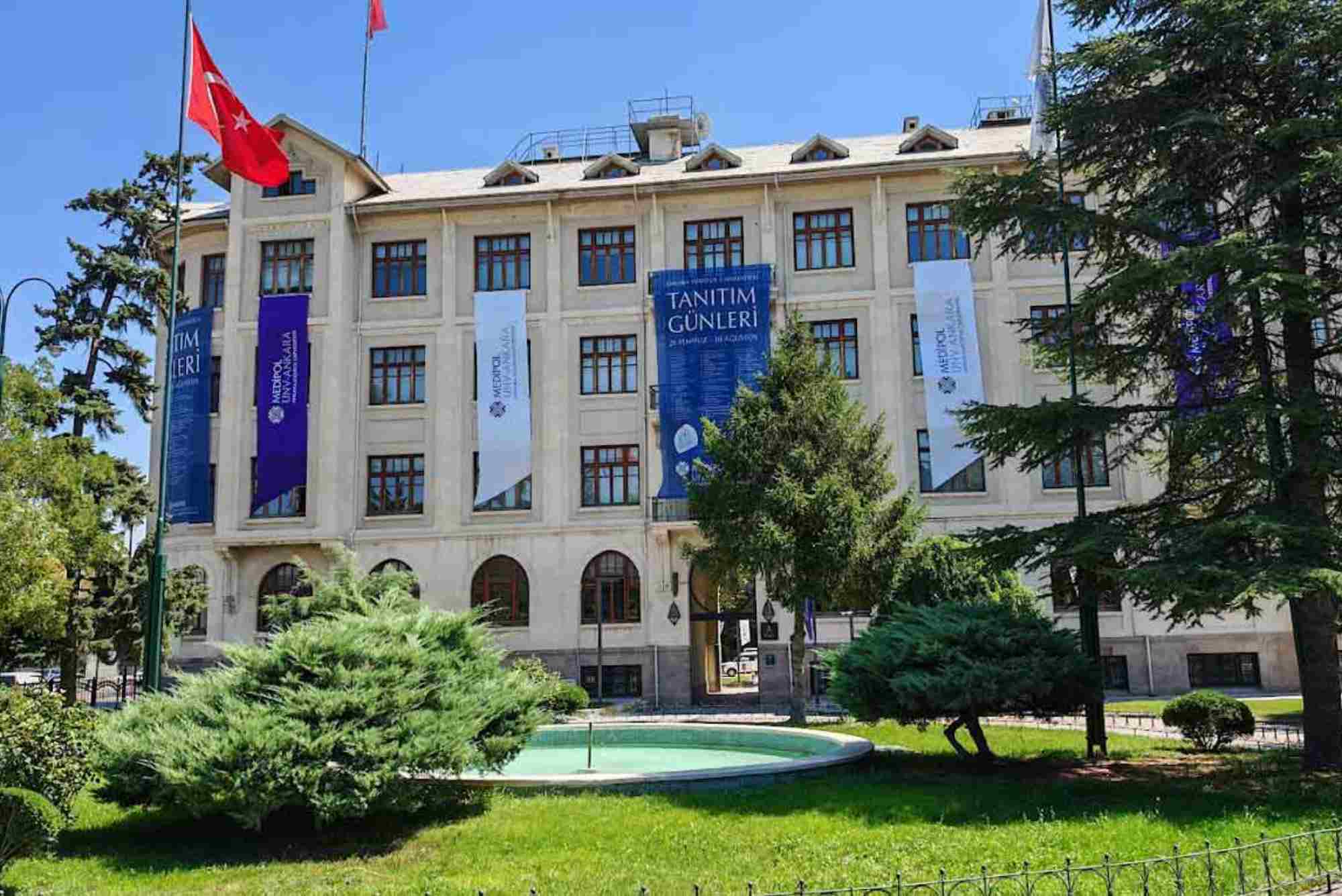 كيف أسجل في برامج البكالوريوس في ميديبول؟