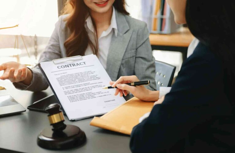 How Can Lawyers in Dubai Assist with Corporate Law and Business Structuring