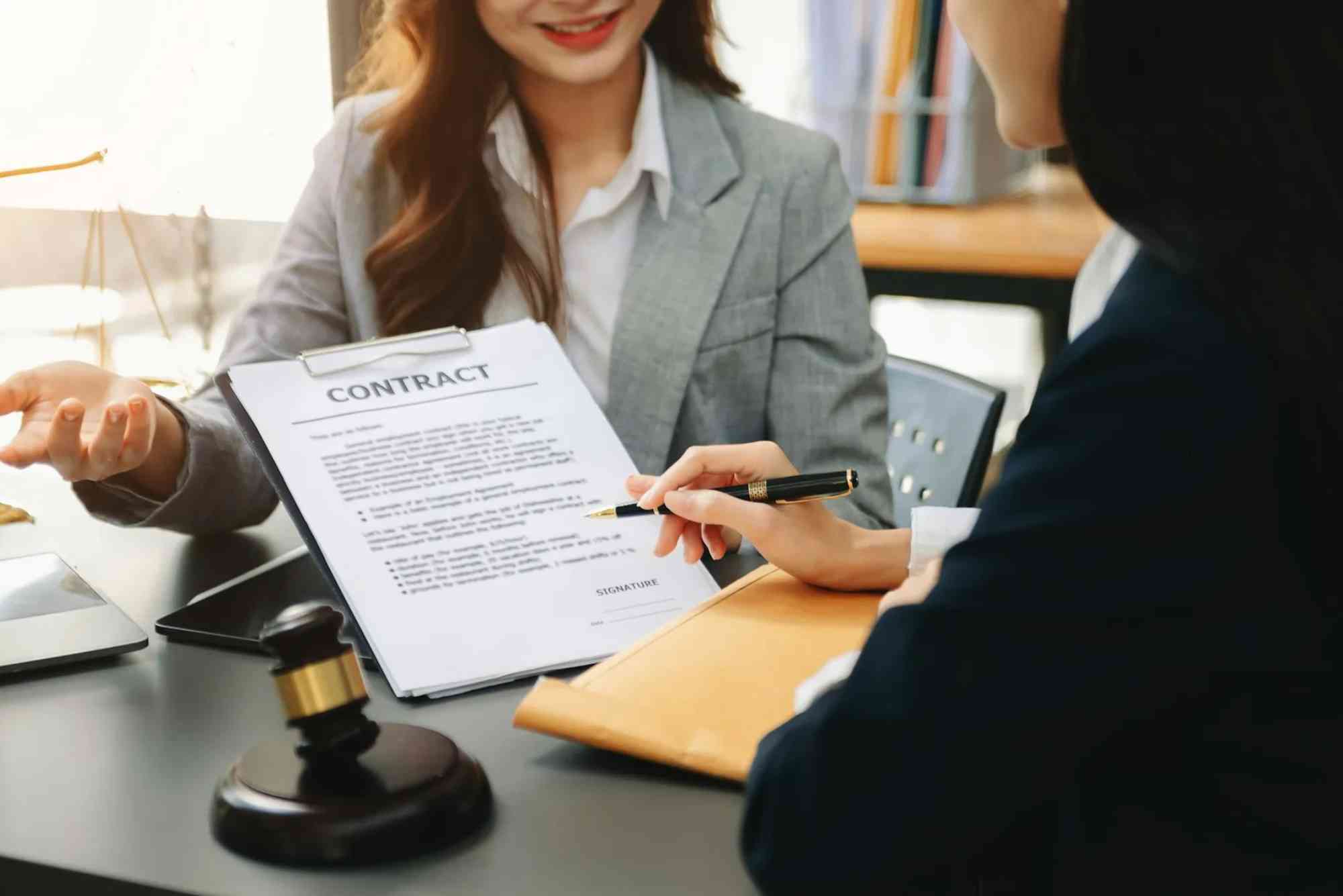 How Can Lawyers in Dubai Assist with Corporate Law and Business Structuring